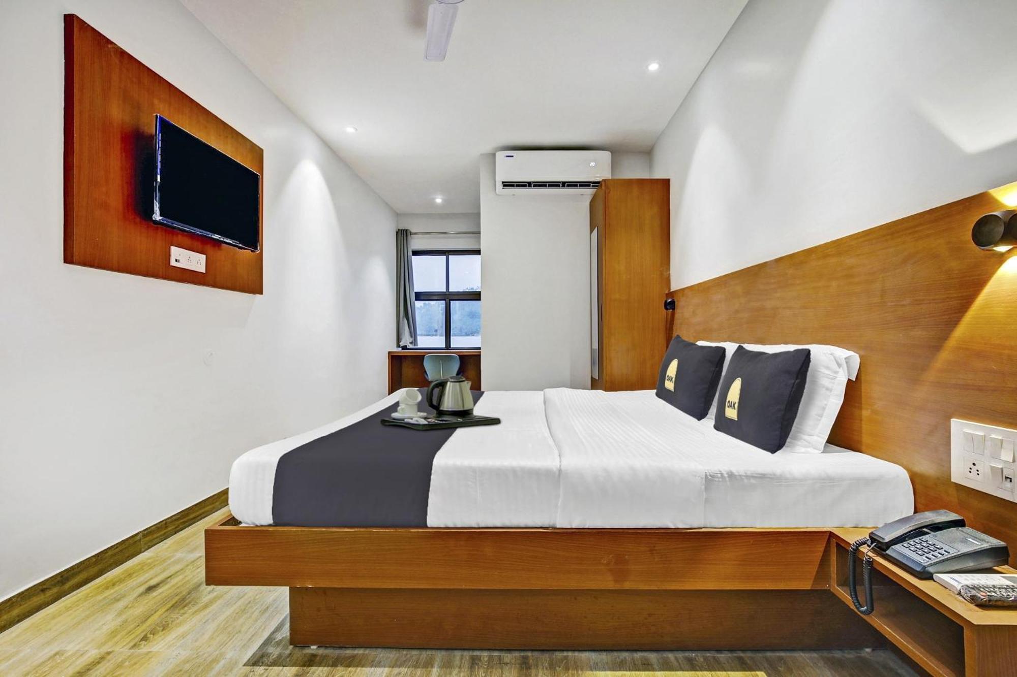 Townhouse Oak Hi-City Otel Guwahati Dış mekan fotoğraf