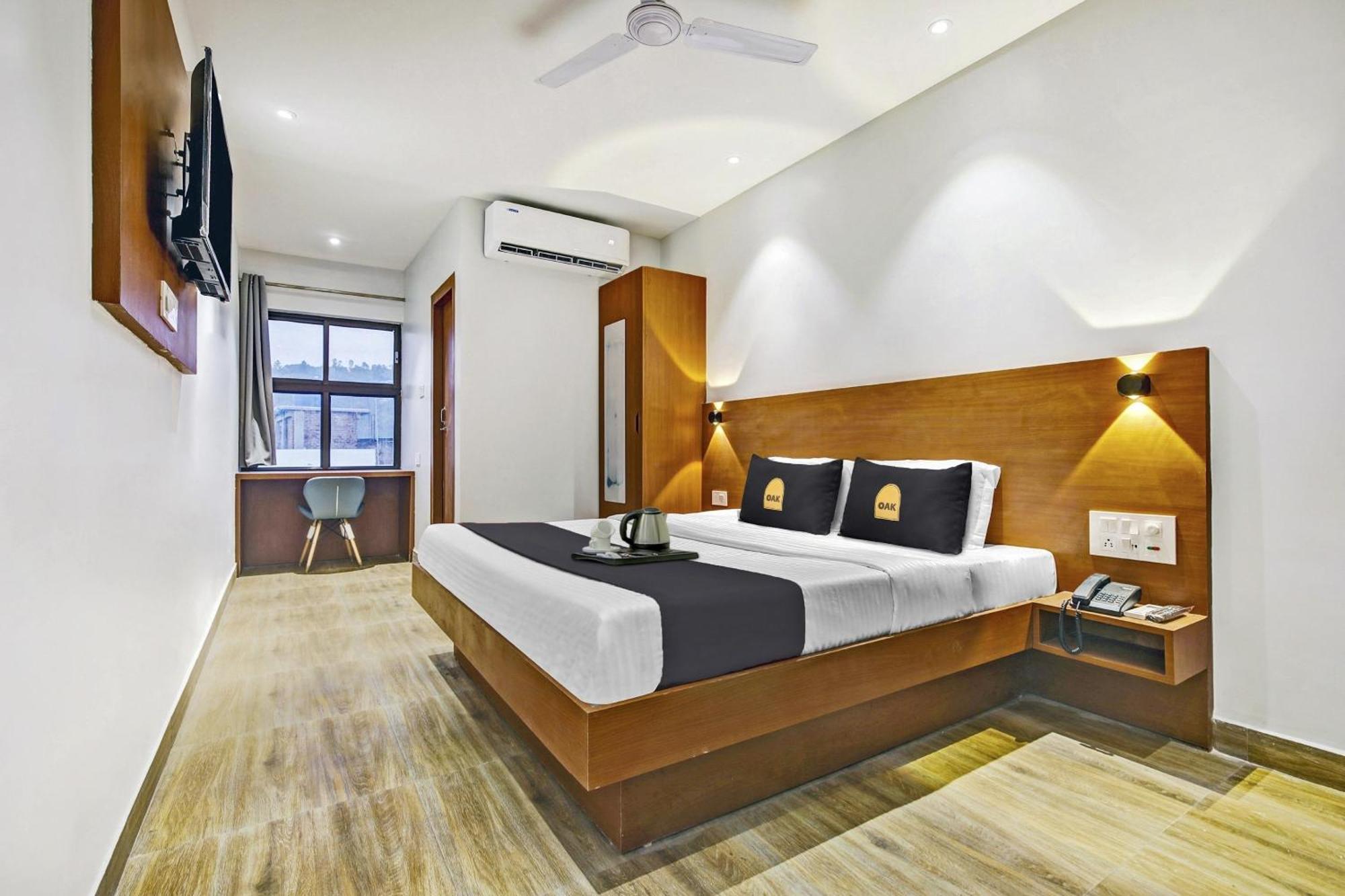 Townhouse Oak Hi-City Otel Guwahati Dış mekan fotoğraf